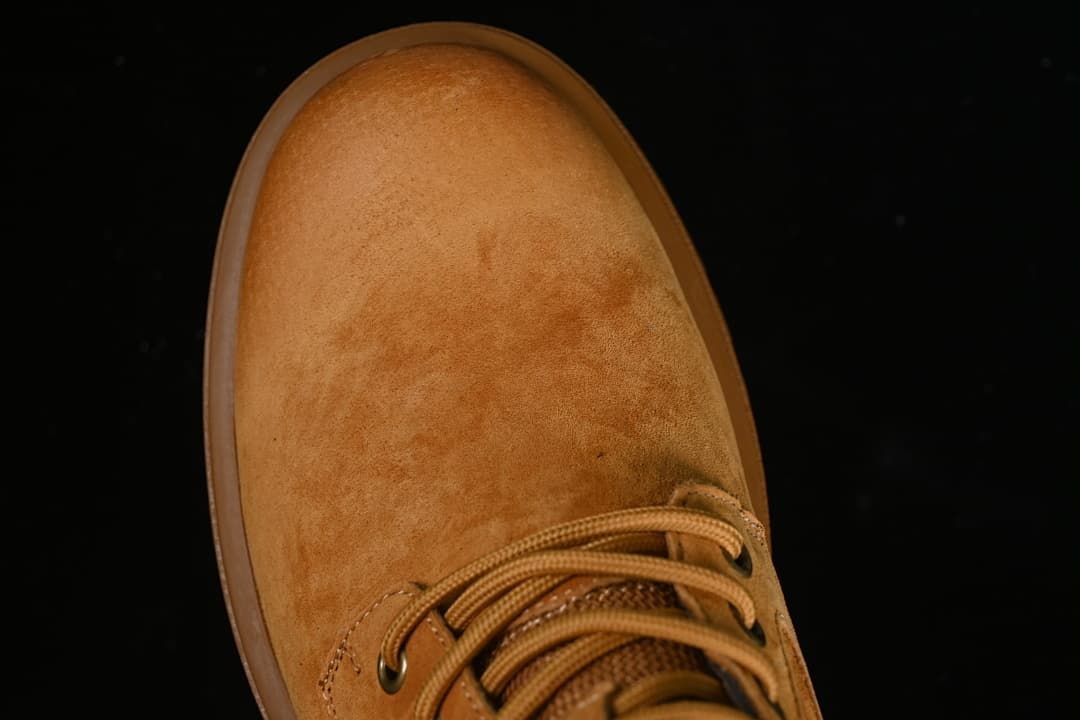Top view of the rounded boot toe and lacing