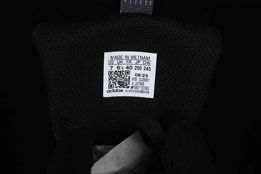 Tongue size label showing a sample in EU 40, UK 6.5 and US 7