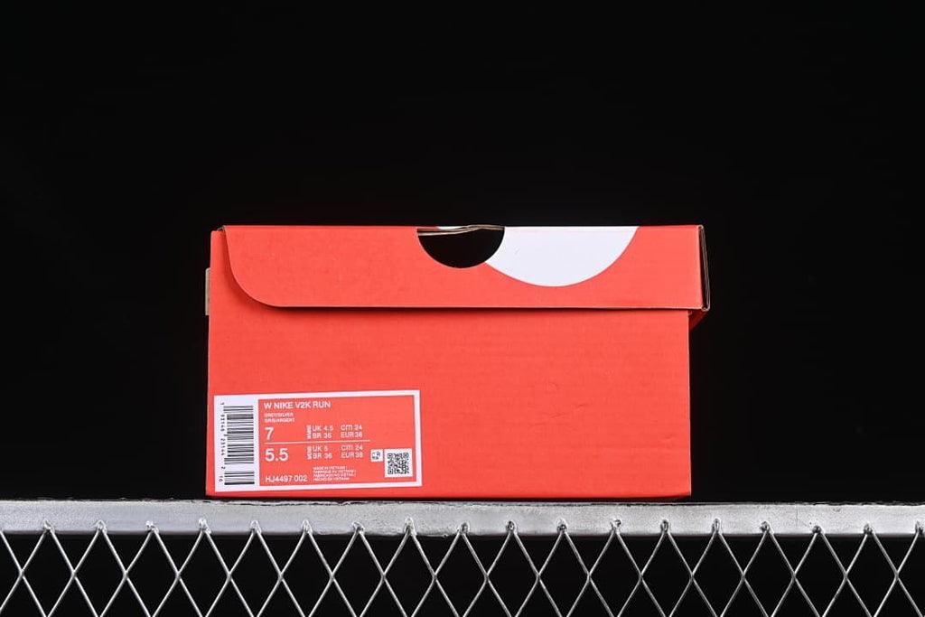 Shoebox label identifying the style as Nike V2K Run, code HJ4497-002