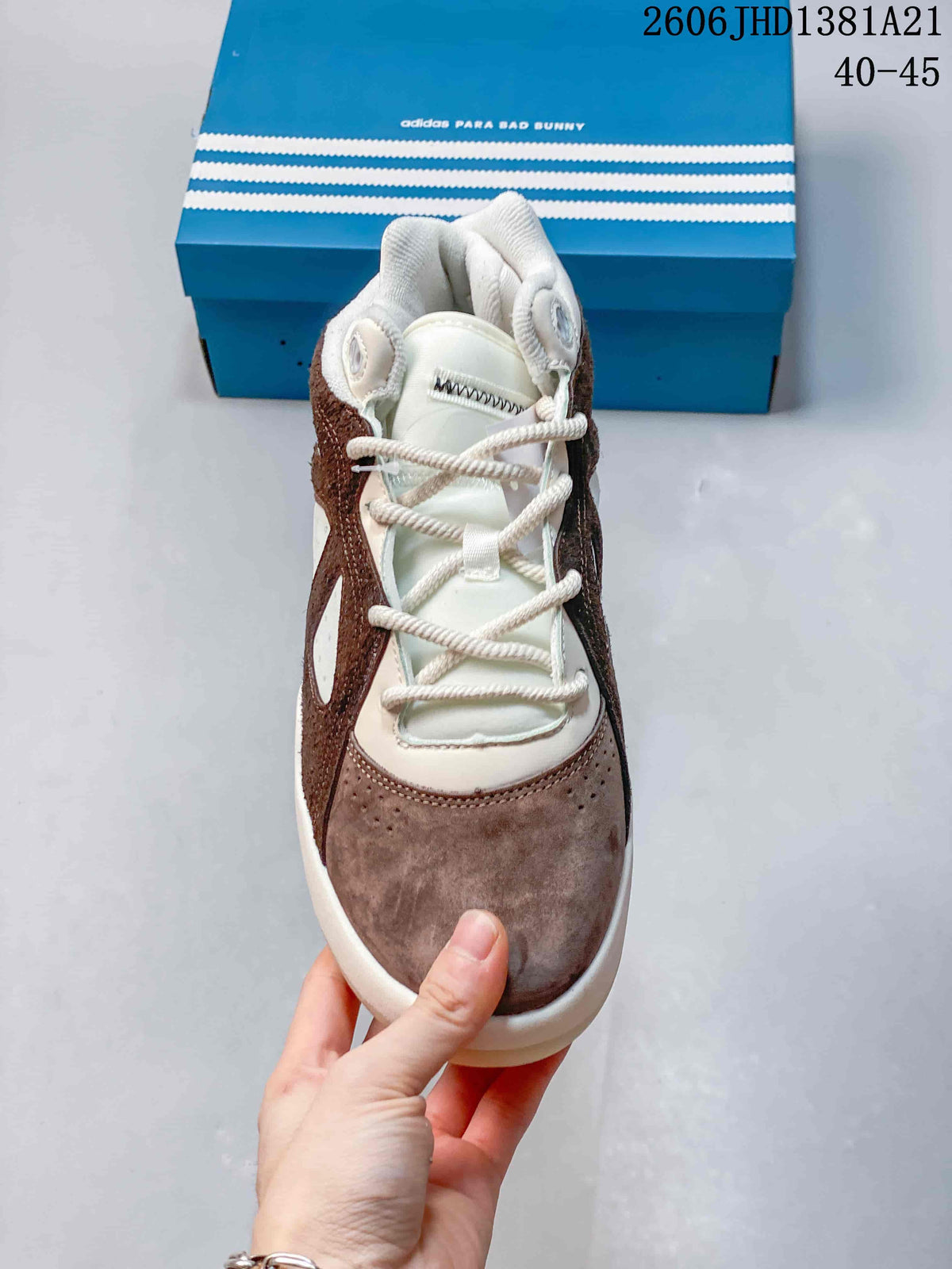 Top-down view showing the lace-up front, taupe toe panel, and off-white details; image overlay shows 40–45.