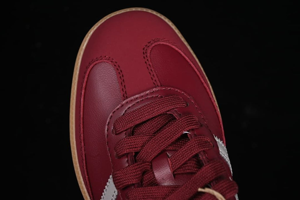 Top view of the burgundy toe and lace area