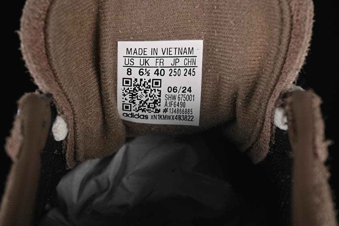 Tongue label showing the sample shoe size and product code IF6490.