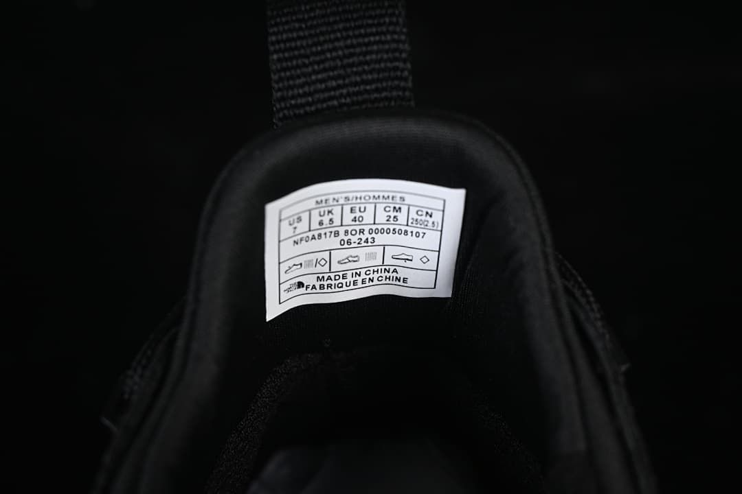 Shoe size label showing EU 40 and CM 25.