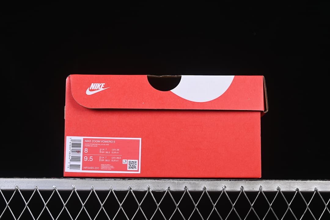Red shoe box with size label showing a photographed sample size and style code