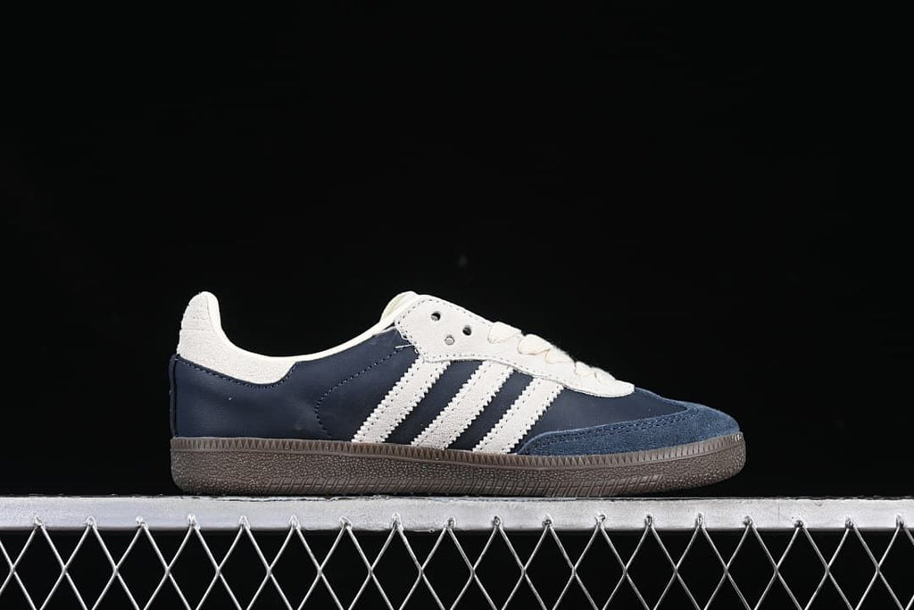 Side profile of the navy and cream low-profile sneaker
