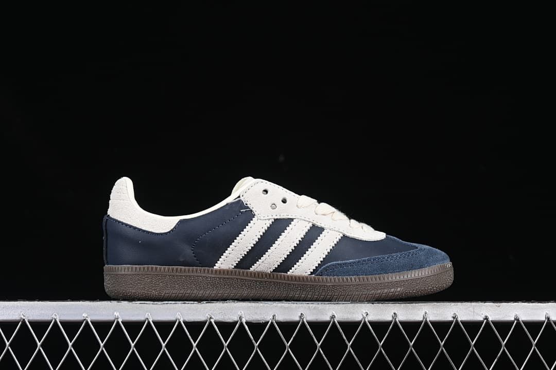 Side profile of the navy and cream low-profile sneaker
