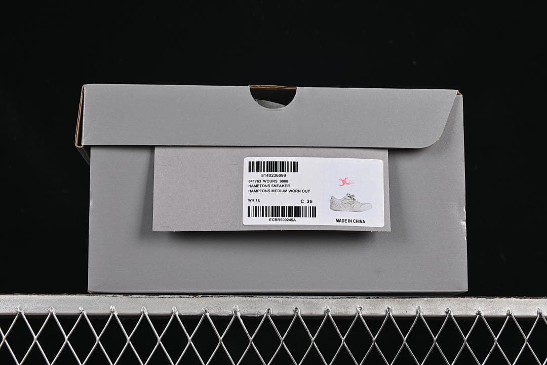 Shoebox label identifying Hamptons Medium Worn Out, White, WCURS 9000 and size 35