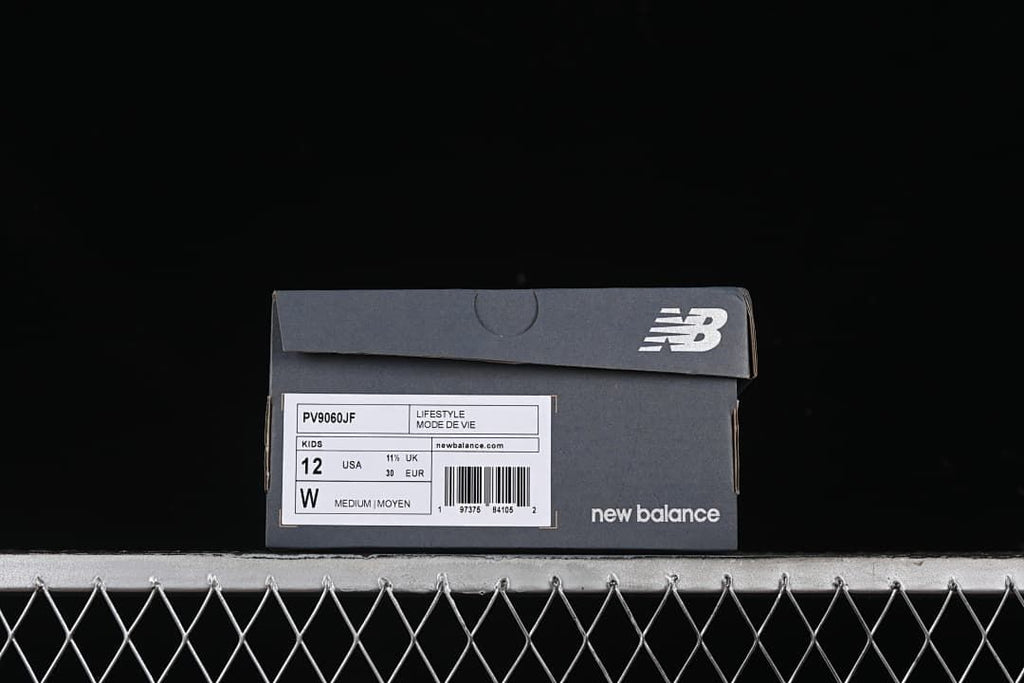 Box label showing the kids' model and sample size