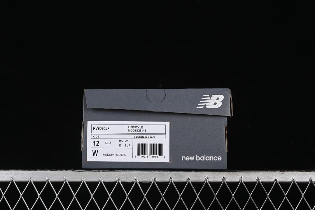 Box label showing the kids' model and sample size