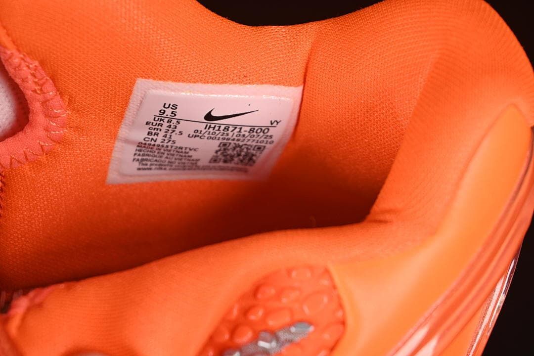 Inside shoe label showing US 9.5, EU 43, and style code IH1871-800