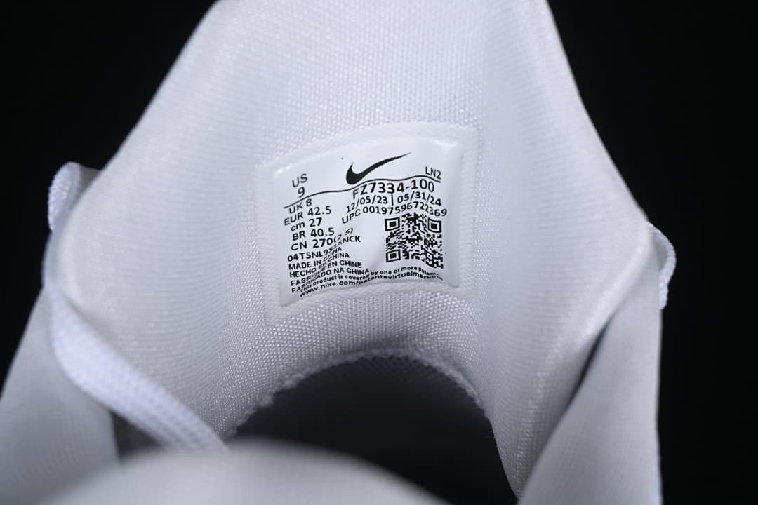Tongue size label showing US 9 and EU 42.5
