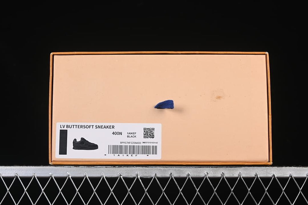 Shoebox label identifying the style as 1AIKEF BLACK
