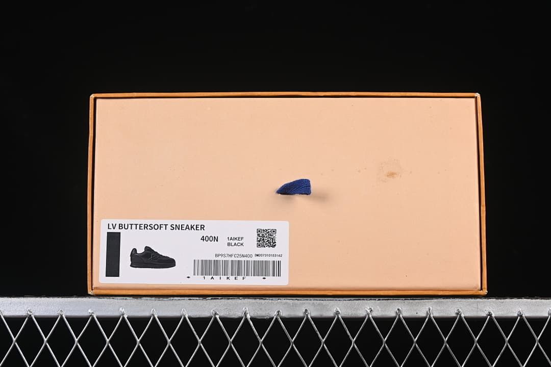 Shoebox label identifying the style as 1AIKEF BLACK