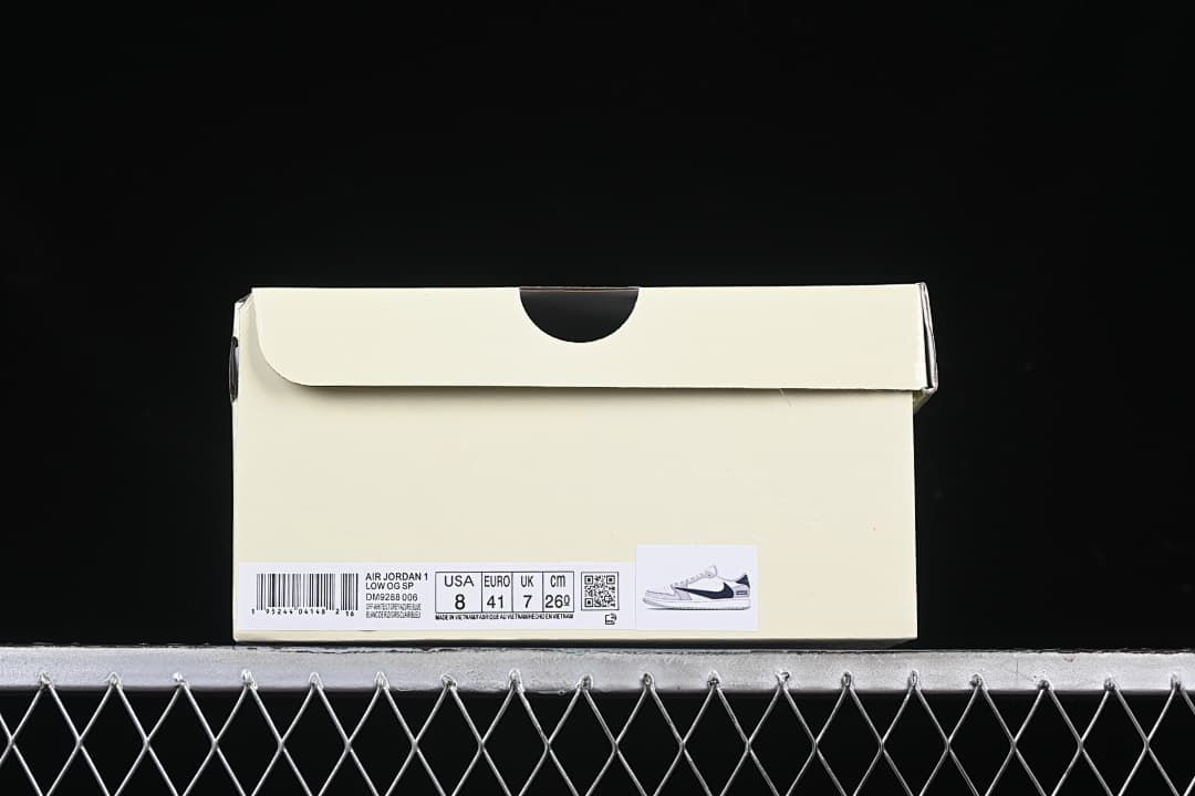 Shoebox label identifies Air Jordan 1 Low OG SP and EU 41