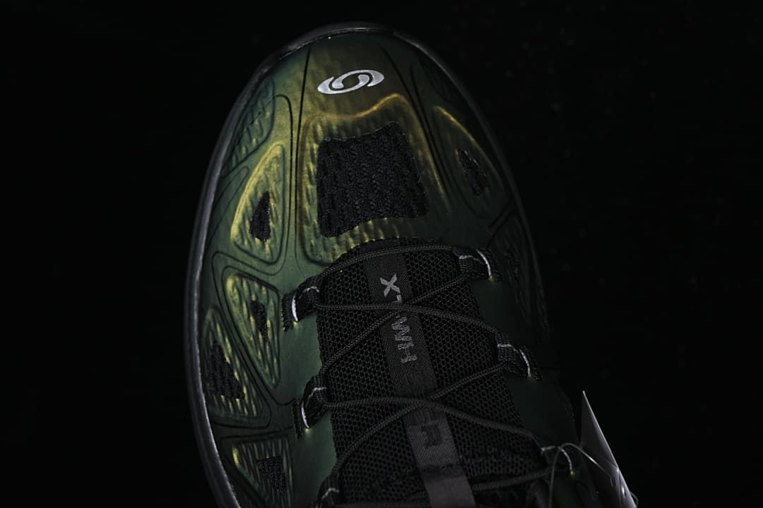 Top view of the toe and lacing area