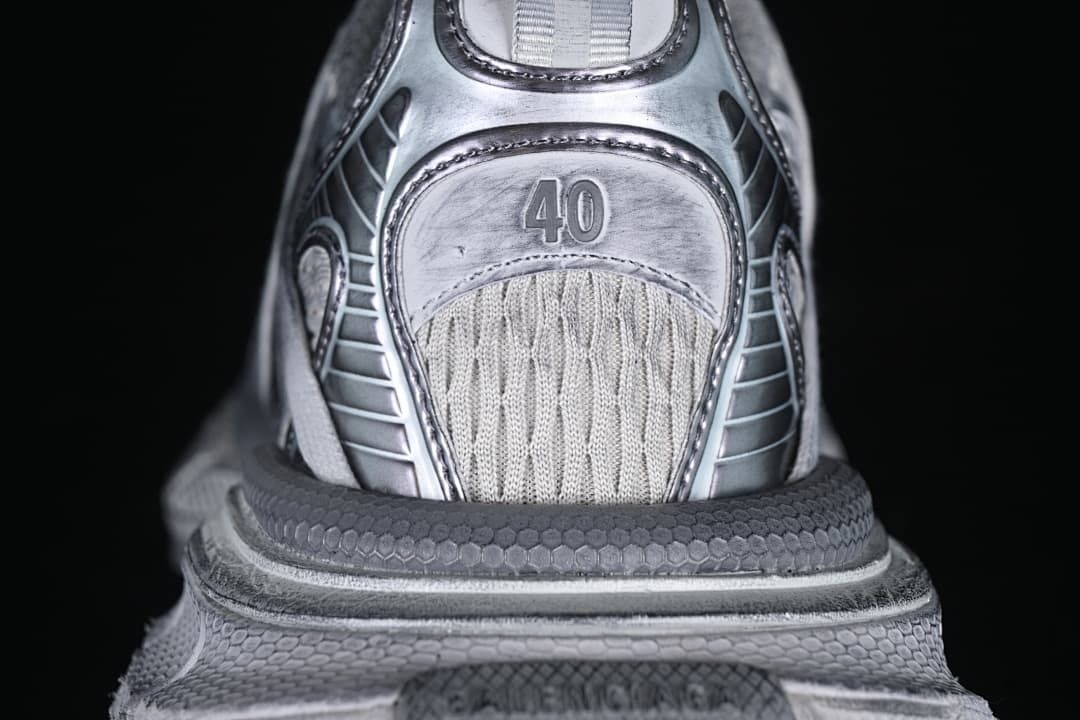 Rear view of the sneaker with size 40 embossed on the heel