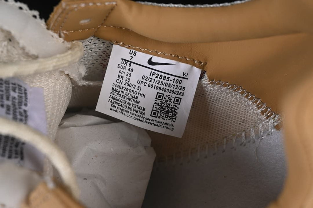 Interior shoe label showing style code IF2885-100 and a photographed size of EU 40