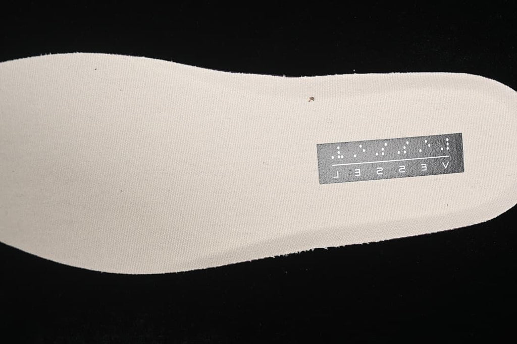 Close-up of the insole and VESSEL label