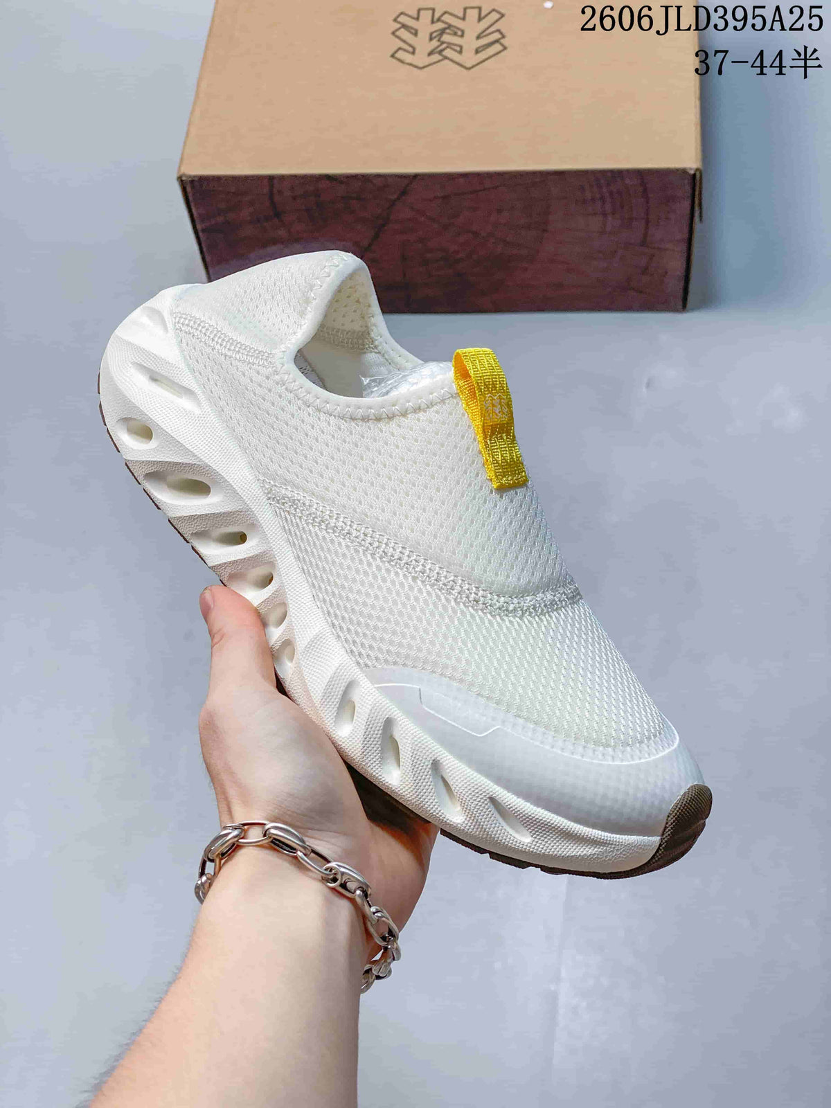 Close view of a white mesh KOLON SPORT slip-on shoe with a sculpted sole and yellow pull tab; image overlay lists sizes 37–44.5.