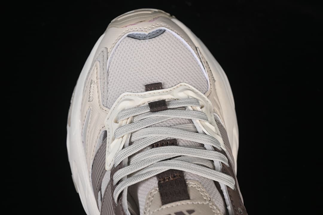 Close-up of the mesh toe box and lace-up fastening.