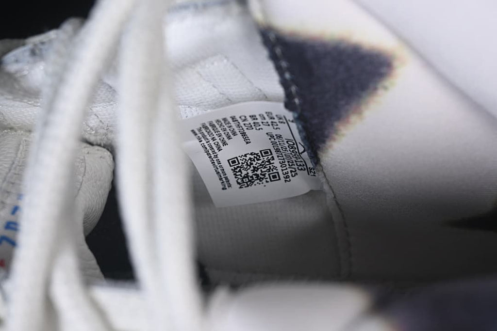 Close-up of the interior product label.