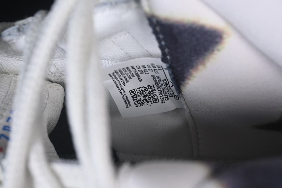 Close-up of the interior product label.