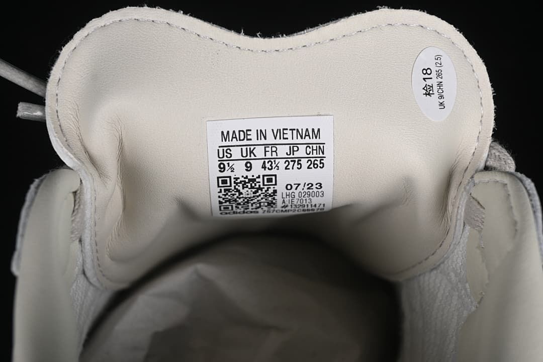 Shoe tongue size label showing US 9.5, UK 9, FR 43 1/3, JP 275 and CHN 265